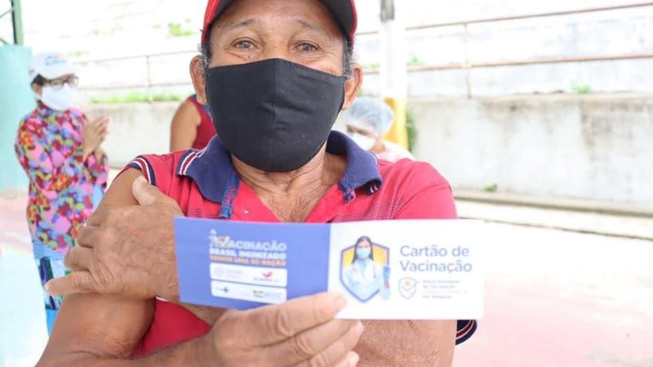 Saúde de Santana do Mundaú anuncia terceira dose de reforço contra a Covid-19 para idosos acima de 70 anos