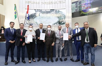 Aprovada e promulgada a PEC que institui o teto remuneratório do Estado