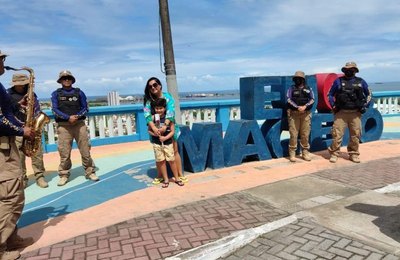 Guardas municipais de Maceió fazem homenagens pelo Dia das Mães