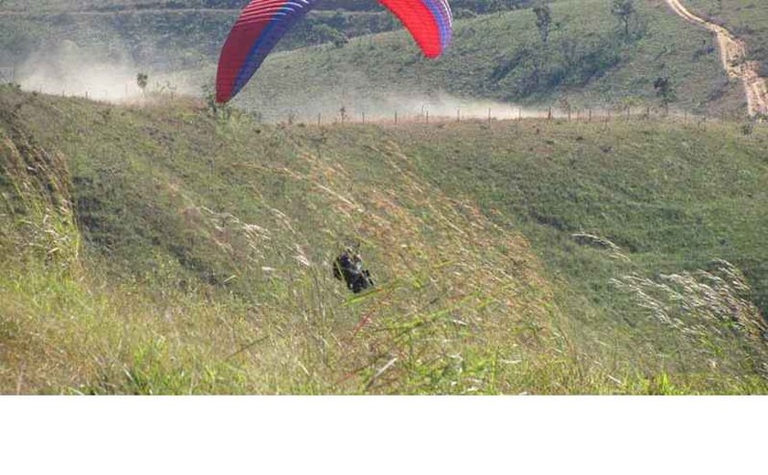 Piloto de paraglider morre em acidente no interior de SP