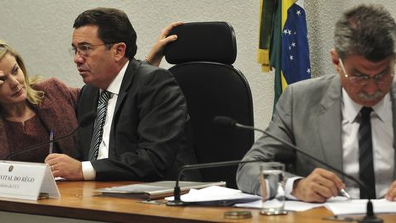 Comissão do Senado aprova parecer favorável à CPI da Petrobras ampliada