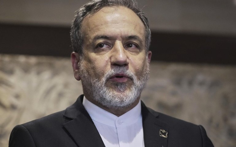 Chanceler do Irã rejeita interferência dos EUA na escolha do líder supremo