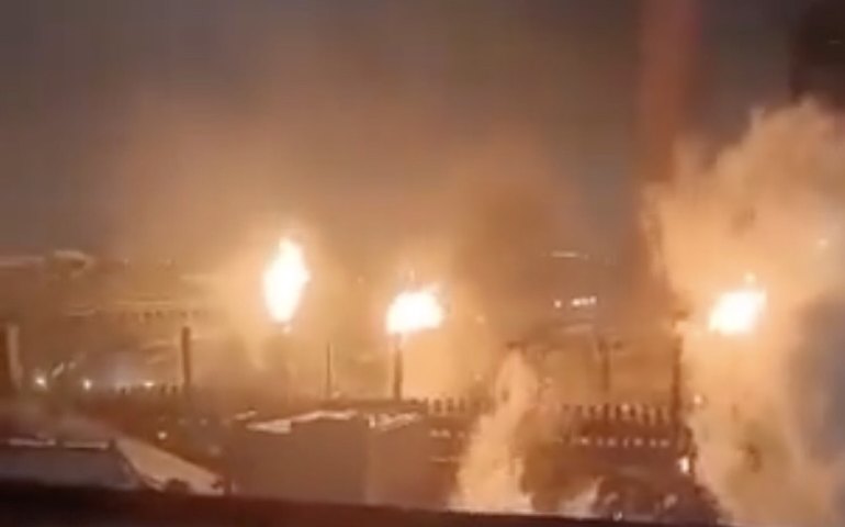 Vídeo: Grande refinaria da Rússia pega fogo após ataque de drone, em 2º dia de ações de Kiev contra setor do petróleo russo