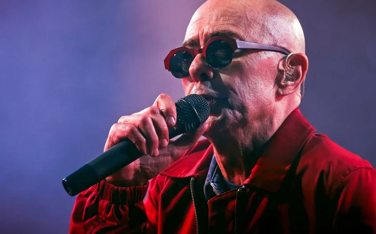 Carlos 'Indio' Solari, uma lenda do rock argentino, morre aos 77 anos
