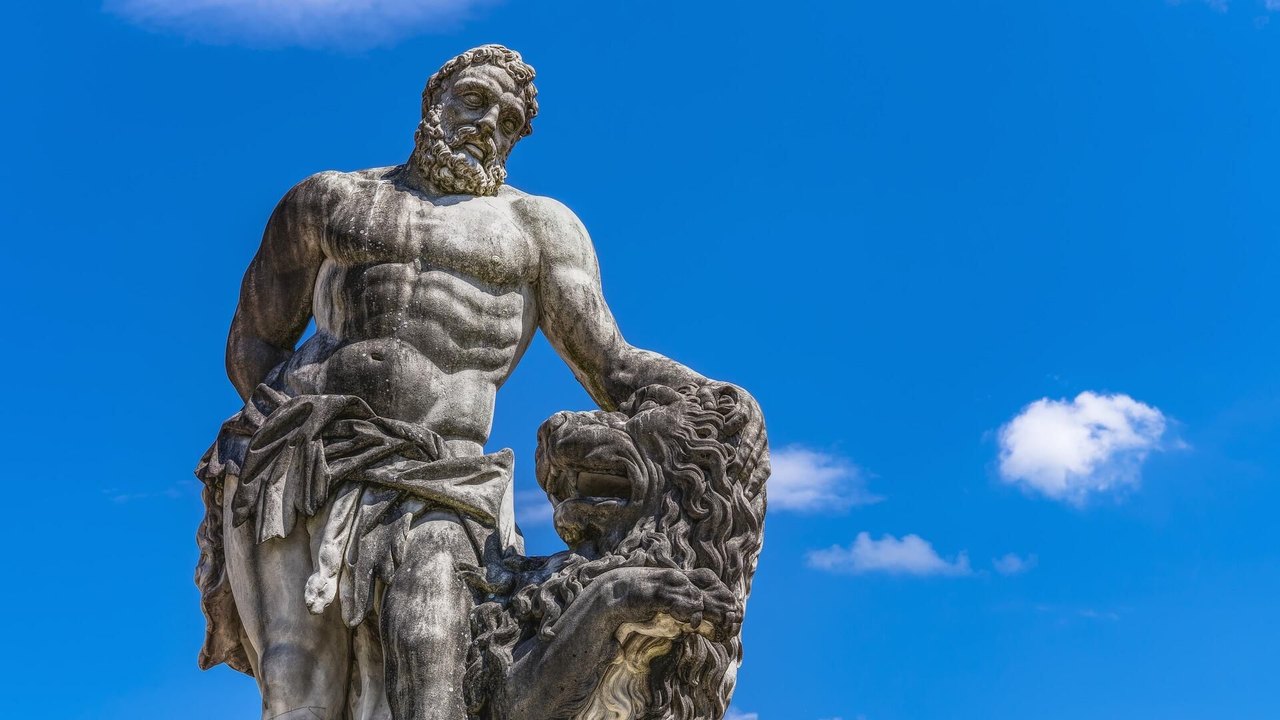 Estátua monumental de 2.400 anos é desenterrada na Turquia