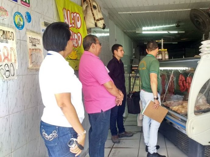 Slum fiscaliza avícolas e açougues na parte alta de Maceió