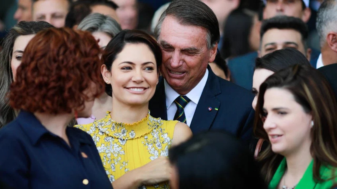 Segundo Michelle, Bolsonaro ‘tem mania’ de dizer ‘se pintar um clima’