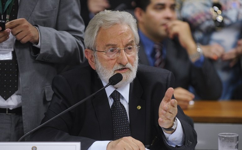 Ivan Valente pede intimação a Moro, Valeixo e general que liberou mais munição