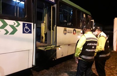 Fiscais realizam operação no transporte público e reprovam 19 ônibus
