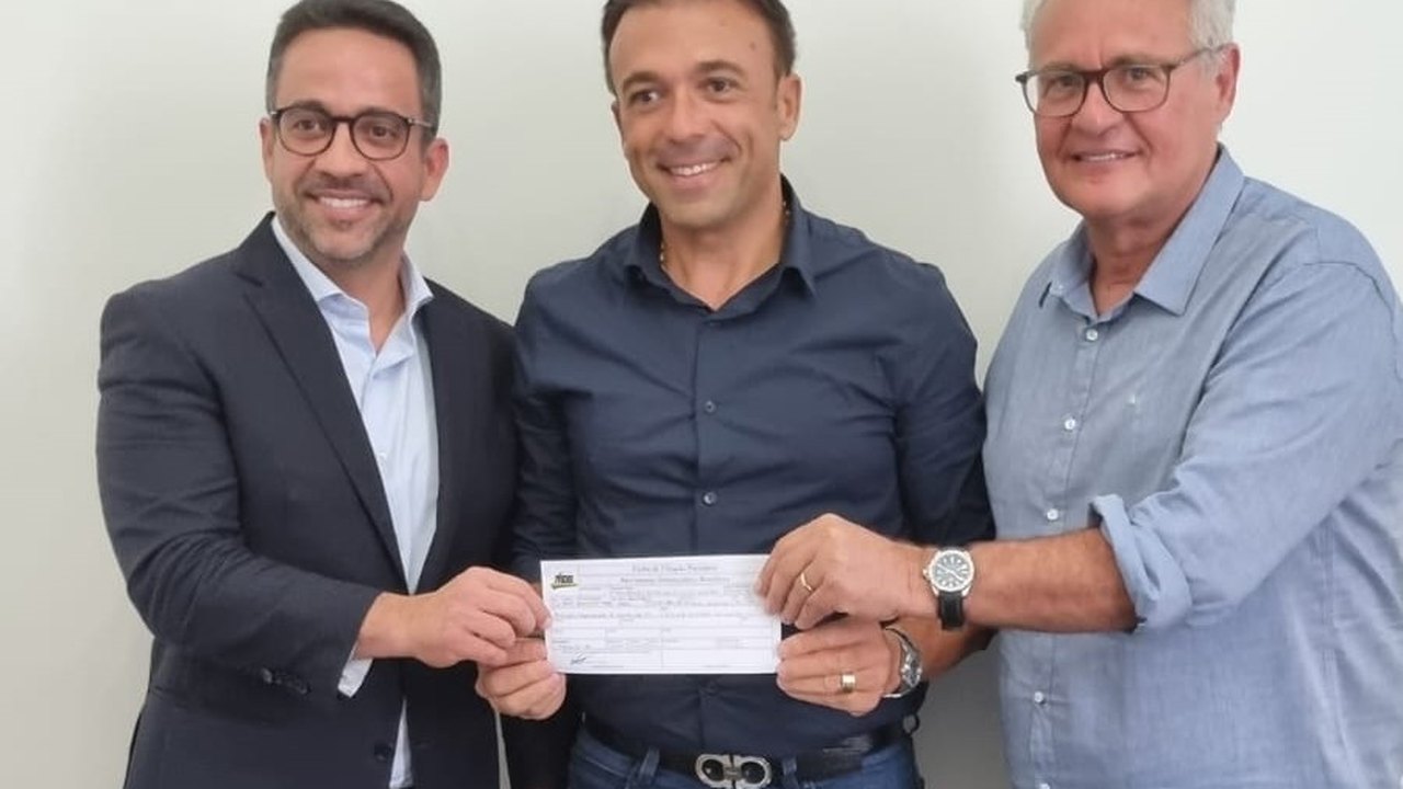 Prefeito Theobaldo Cintra, de Major Izidoro, se filia ao MDB para eleição de 2024
