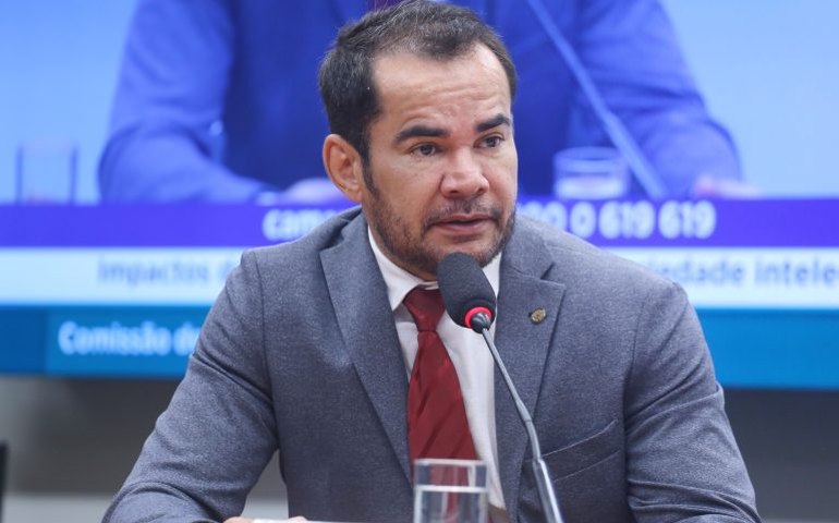 Comissão aprova prazos em dobro e intimação pessoal para procuradores da Funai