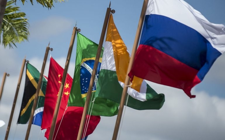Colômbia celebra aceitação em banco de desenvolvimento do Brics