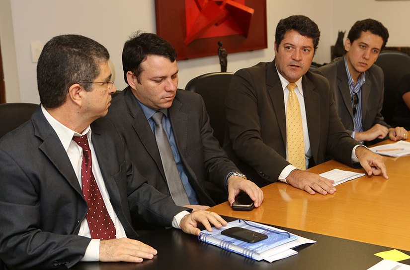 TJ e Eletrobras discutem sobre inadimplência de hospitais em Alagoas