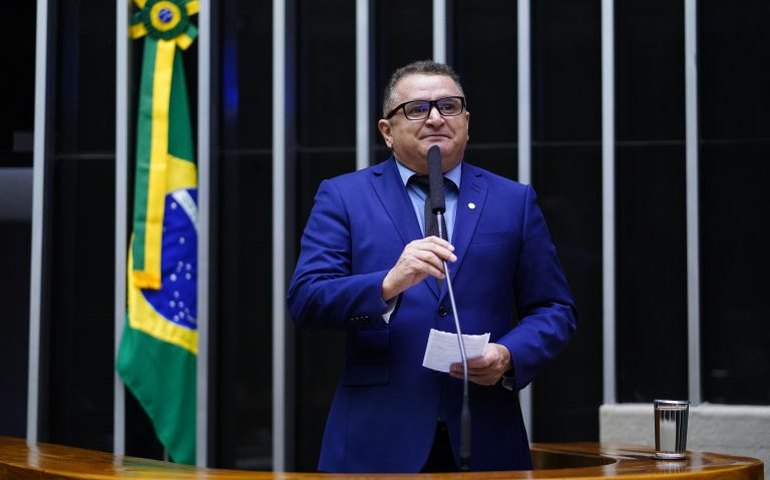 Projeto dá status de lei a programa nacional de livros didáticos