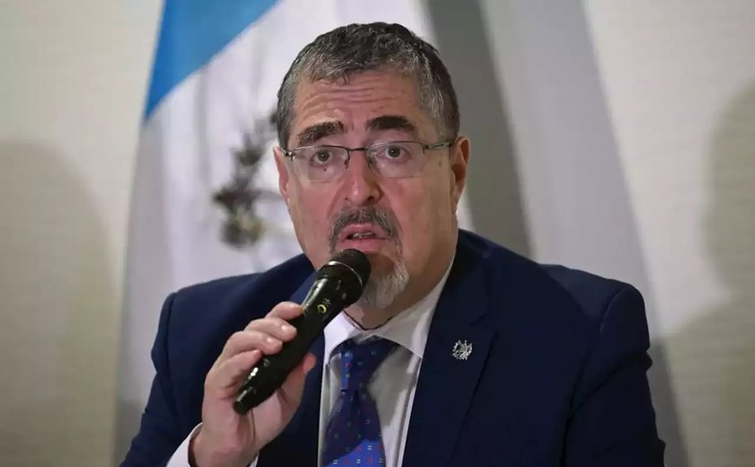 Presidente eleito suspende transição na Guatemala