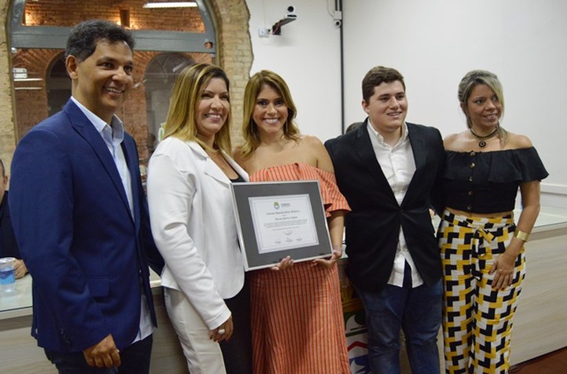 Empresária é agraciada na Câmara de Maceió com a Comenda Selma Bandeira
