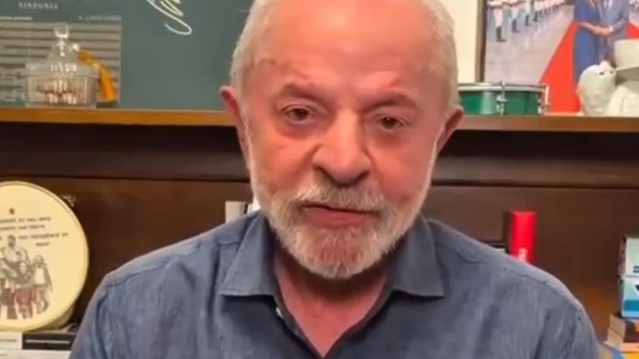 Com Ricupero e Reale, intelectuais e ex-ministros entregam manifesto de apoio a Lula