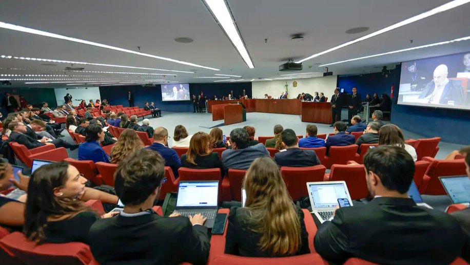 Moraes nega incluir ministro Fux em julgamento do núcleo 2