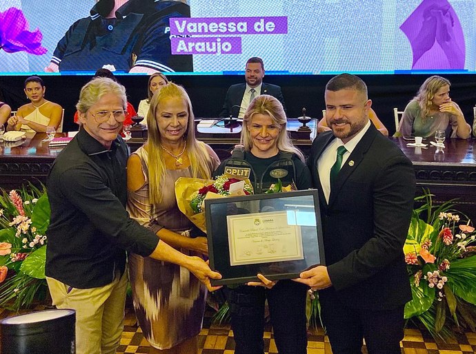 Policial civil que impediu feminicídio é homenageada na Câmara de Maceió