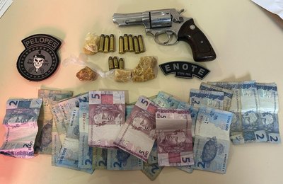 Polícia Militar apreende drogas e prende foragido da Justiça