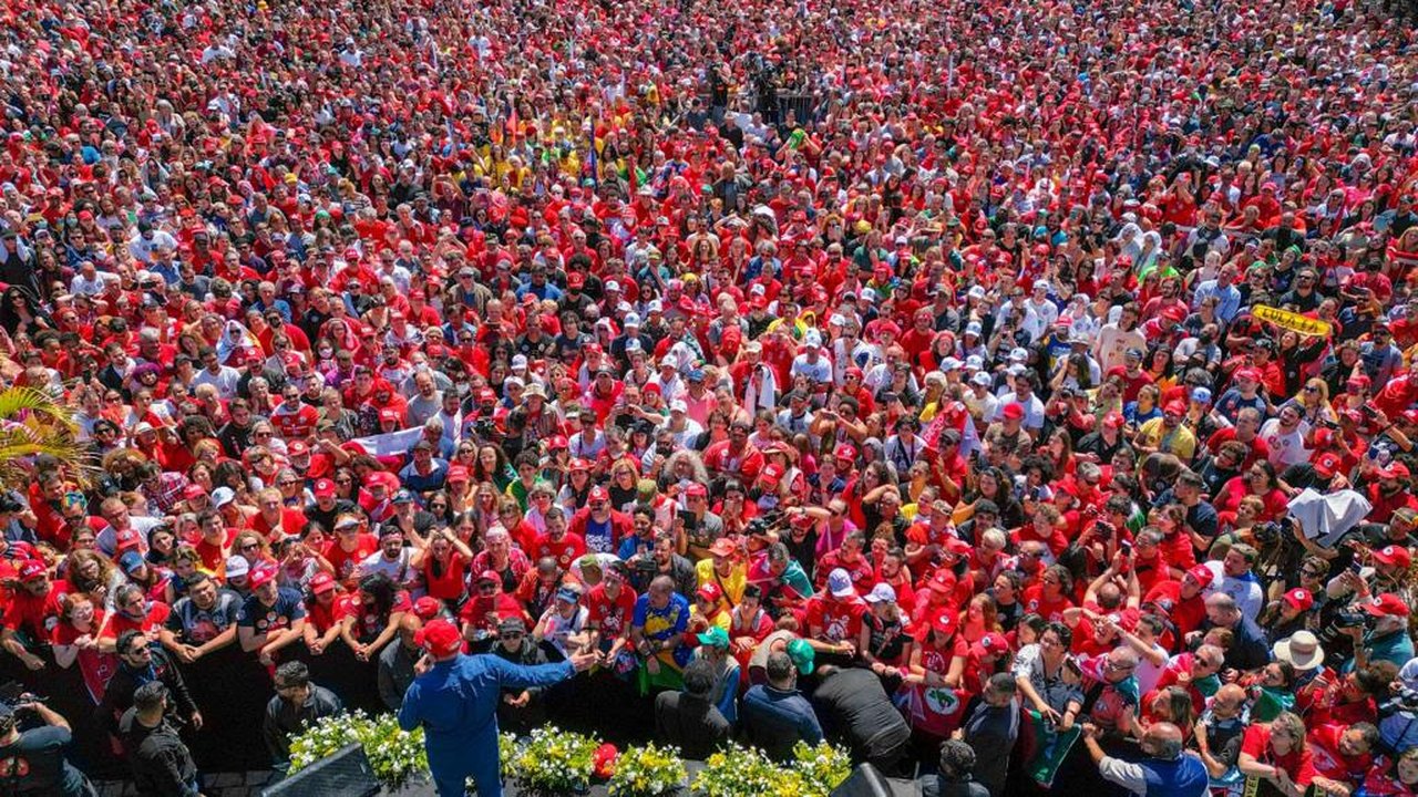 Lula em SC: “Meu país é o Brasil, bandeira de 215 milhões de pessoas”