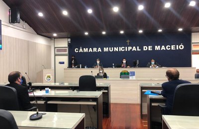 Agentes de segurança desacatados por mulher em bar na Orla recebem homenagem na Câmara de Maceió 