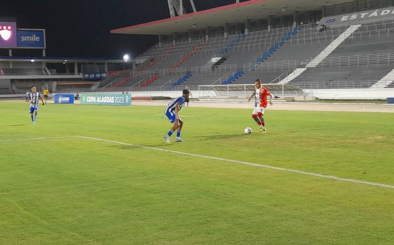 CSA vence o CSE por 2 a 0 e respira na Copa Alagoas