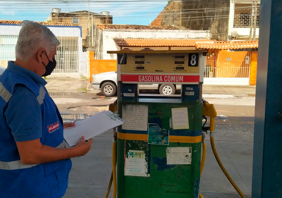 Sefaz Alagoas flagra irregularidades em posto de combustíveis de Maceió