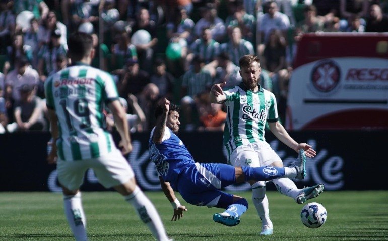 Cruzeiro tropeça no Juventude em jogo frenético e perde chance de encostar nos líderes