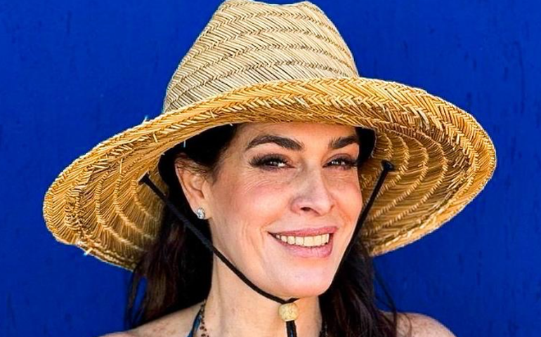 Paula Lavigne posta fotos nua e Caetano Veloso comenta