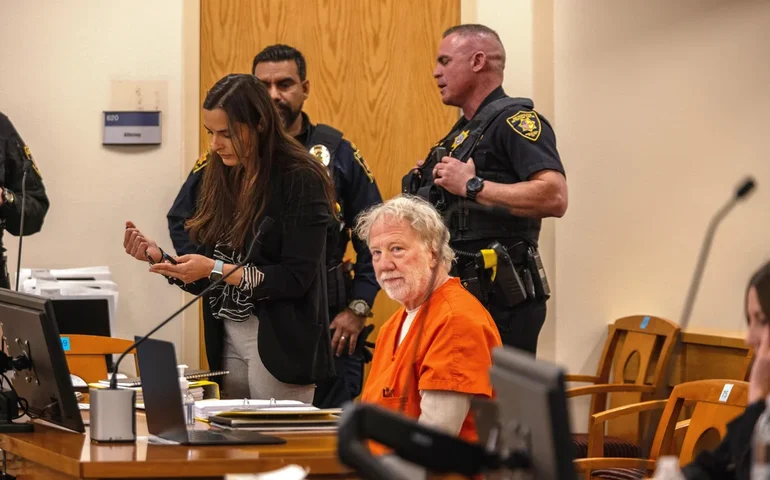 Juiz do Novo México ordena libertação do ator Timothy Busfield da prisão pendente de caso de abuso sexual infantil