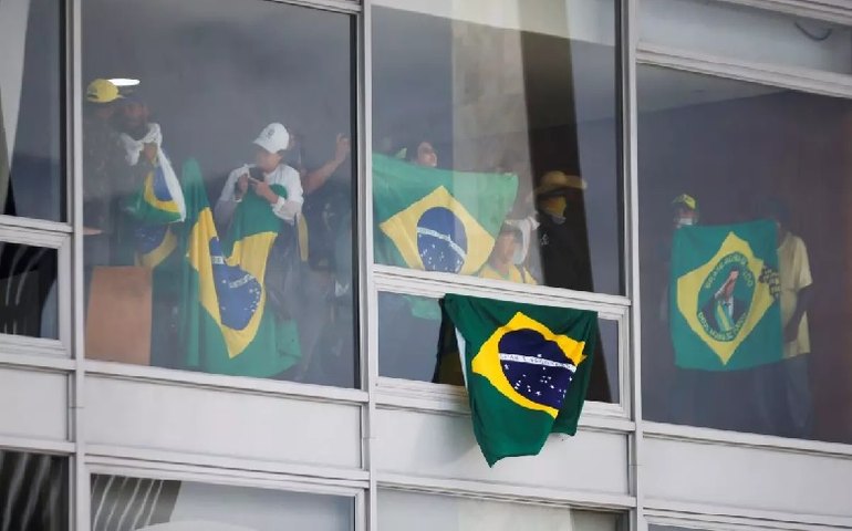 Congresso e Judiciário veem ‘atos criminosos’ e cobram punições