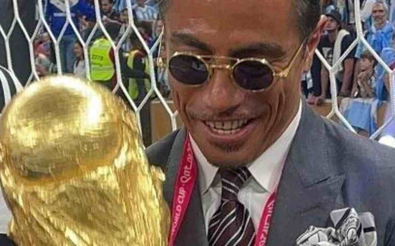 Fifa investiga &#8216;acesso indevido&#8217; do chef &#8216;Salt Bae&#8217; à Taça da Copa do Mundo