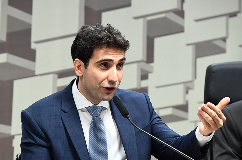 Galípolo: Pix às vezes é vitima de fake news, mesmo por jornais sérios