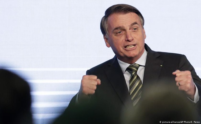Bolsonaro concede indulto de Natal a policiais condenados