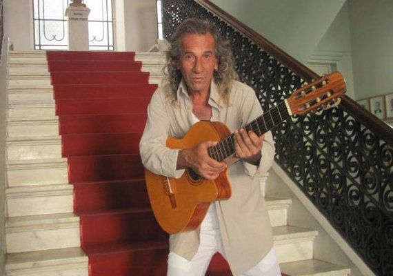 Tonny Semente se apresenta em mais uma edição do projeto Fim de Tarde