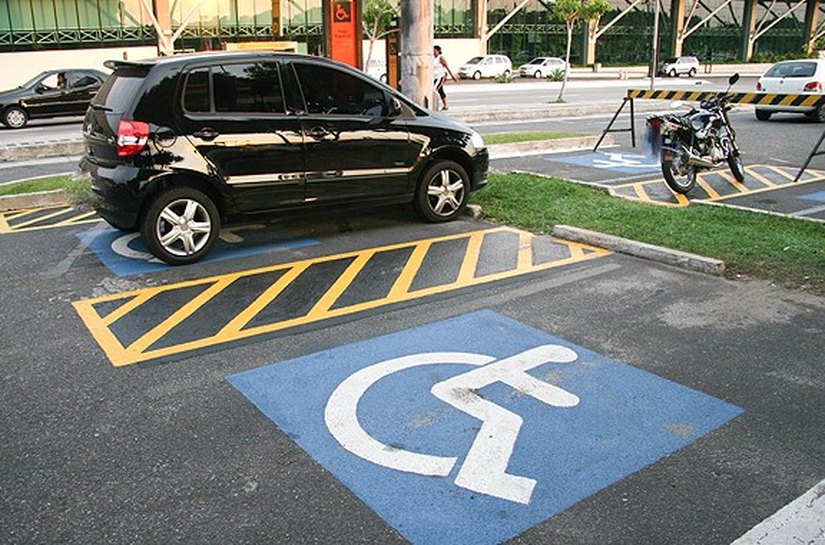 Severino Pessoa sugere gratuidade para deficientes em estacionamentos de shoppings e prédios comerciais