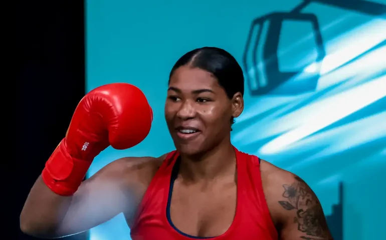 Viviane Pereira vence luta de estreia no último Pré-Olímpico de Boxe