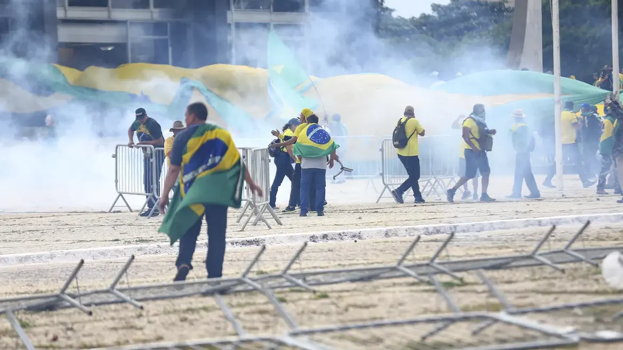 Maioria dos brasileiros rejeita redução de penas para condenados do 8 de janeiro