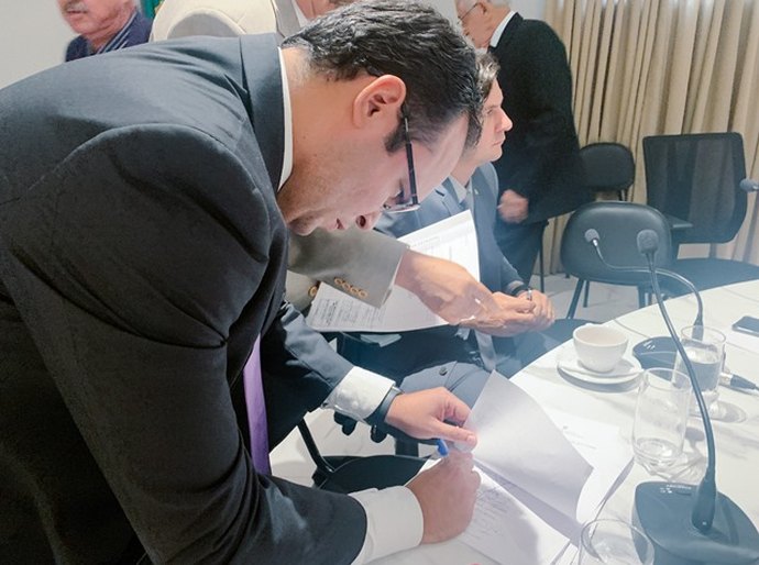 Davi Maia aprova emenda para beneficiar merendeiras e zeladores em rateio do Fundeb