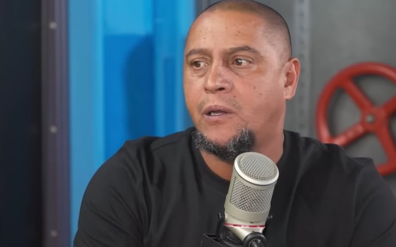 Roberto Carlos relembra derrota na Copa de 1998 e convulsão de Ronaldo: 'Vi meu amigo morto'