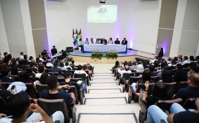 Cerimônia reuniu docentes, estudantes, egressos e representantes do setor produtivo para relembrar a trajetória do curso e projetar novos caminhos para a formação e a indústria alagoana