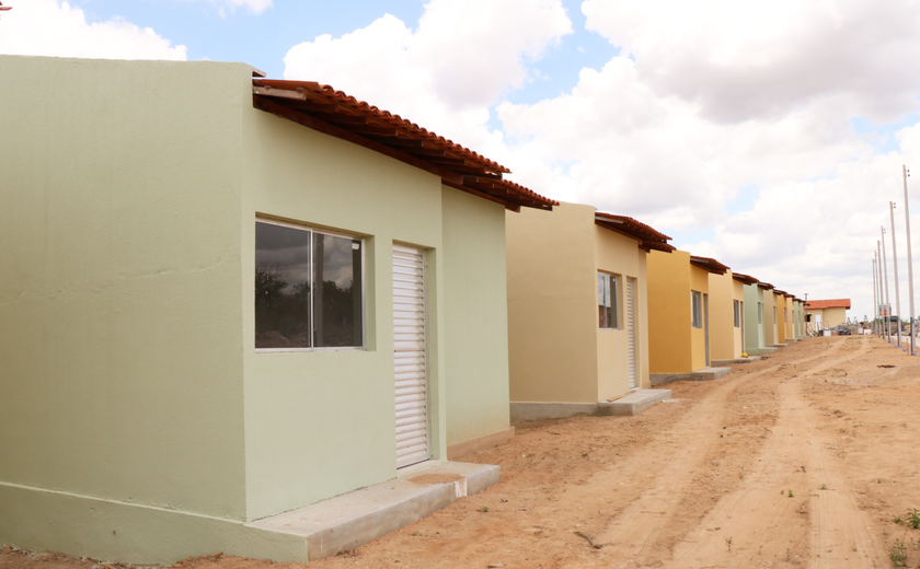 Governo de Alagoas entrega conjunto habitacional no município de Dois Riachos