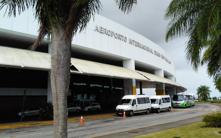 Com pandemia, mais de 2 mil voos já foram cancelados na véspera do Natal no mundo