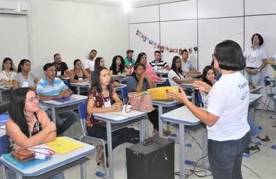 Arapiraca: visitadores recebem capacitação para atender famílias do programa Criança Feliz 