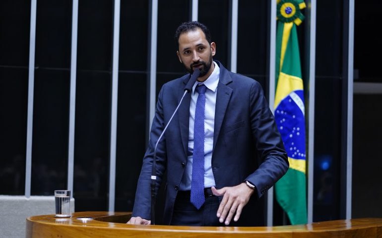 Comissão aprova projeto que institui programa para oferta de ingressos mais baratos no futebol