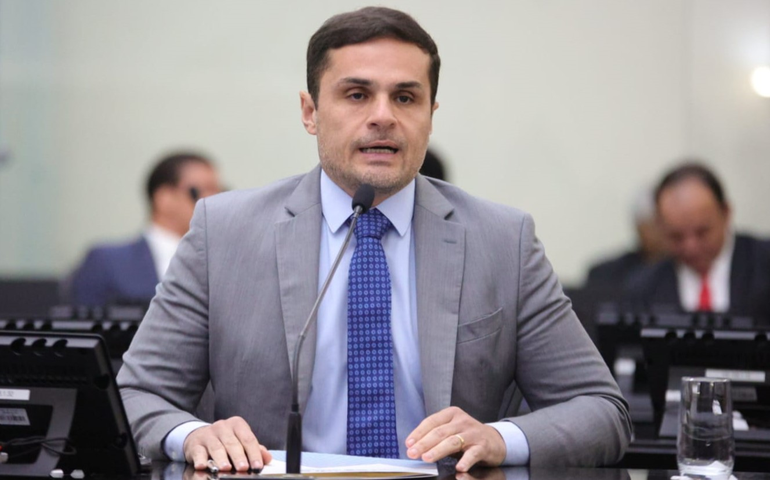 Alexandre Ayres destaca importância da inclusão da vacina contra meningite B no SUS