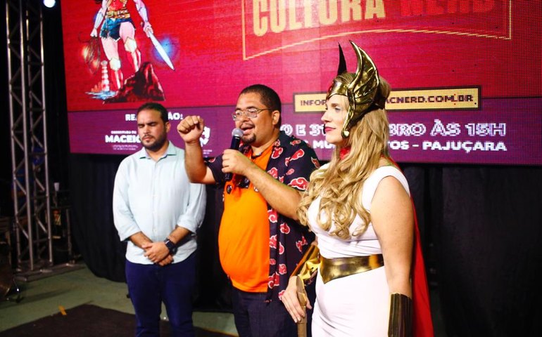 Mírian monte participa de festival da cultura nerd no agreste vestida de She-Ra