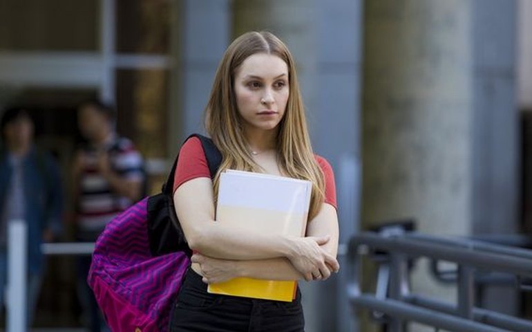 Carla Diaz faz festa surpresa para o namorado