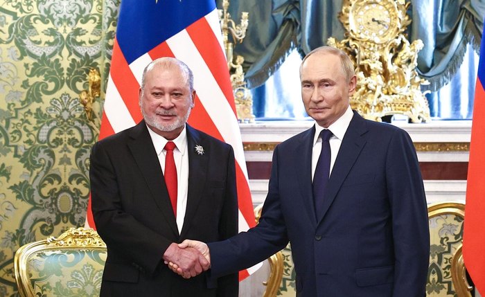 Presidente da Rússia recebe rei da Malásia no Kremlin